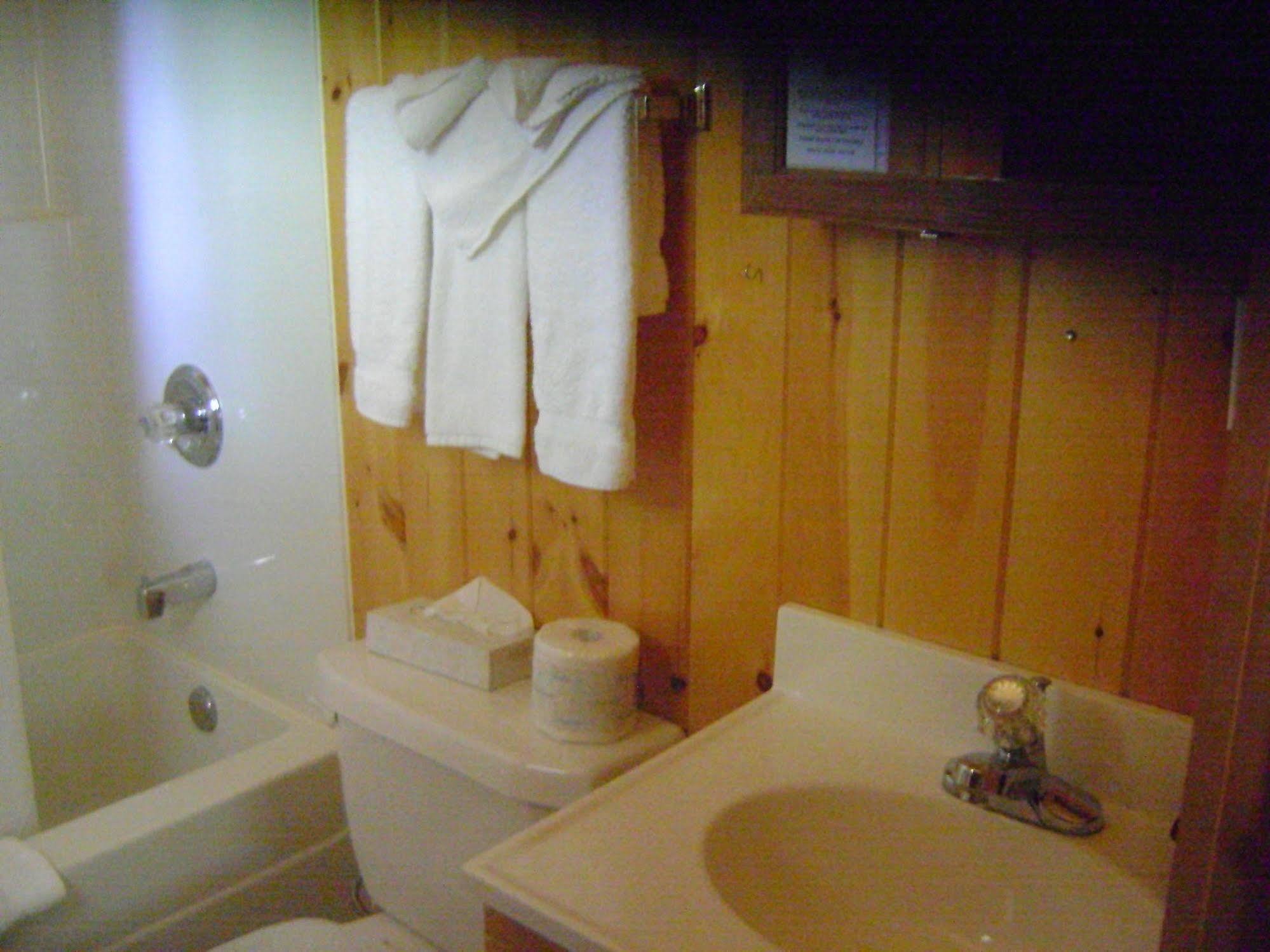 Totem Resorts Sioux Narrows Ngoại thất bức ảnh